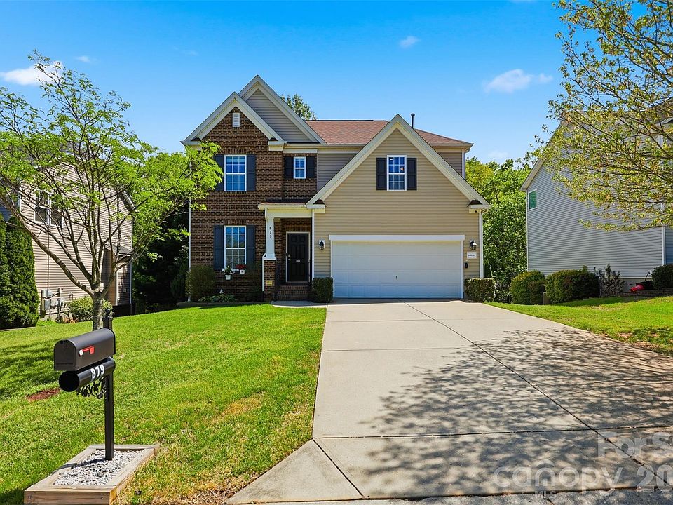 1st image of 879 Ivy Trail Way