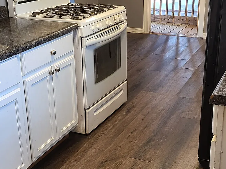 502 Crawford Ave — Photo 1