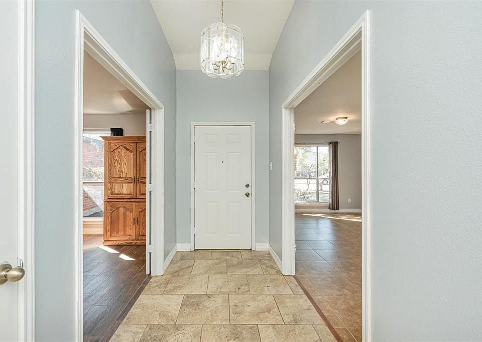 1st image of 3902 Briar Hollow Dr