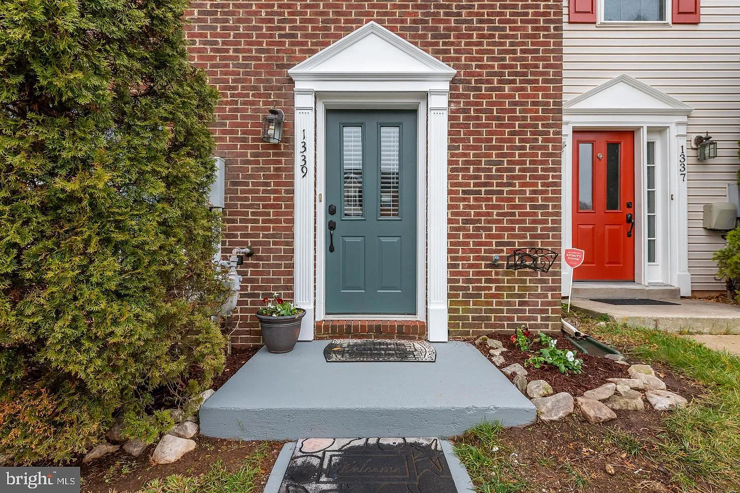 4 bed, 4.0 bath, 2272 sqft, $3,200 — Photo 2