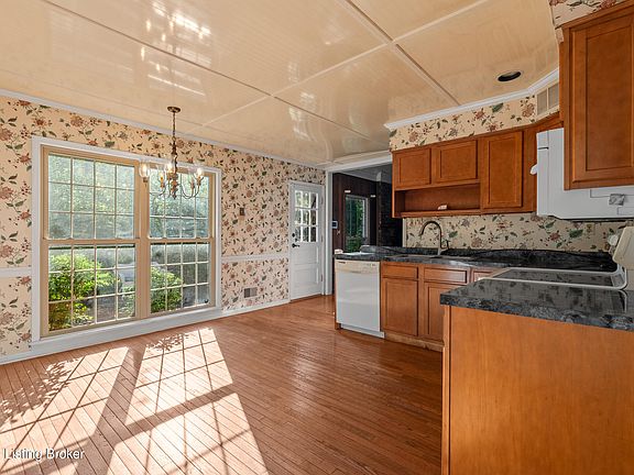5th image of 2409 Chattesworth Ln