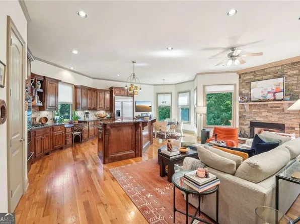 4162 Cumberland Point Dr, Gainesville, GA 30504