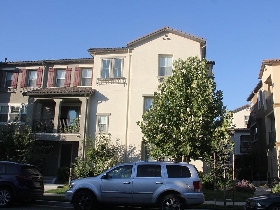 2nd image of 652 Cedarville Ln
