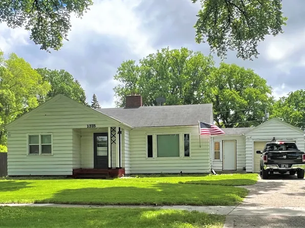 1315 5th Ave S, Moorhead, MN 56560
