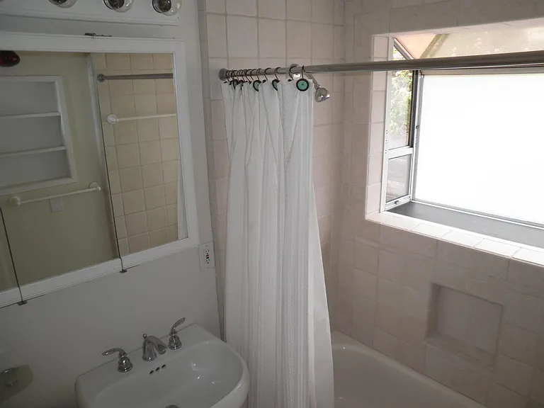 2542 Crescent Ave — Photo 5