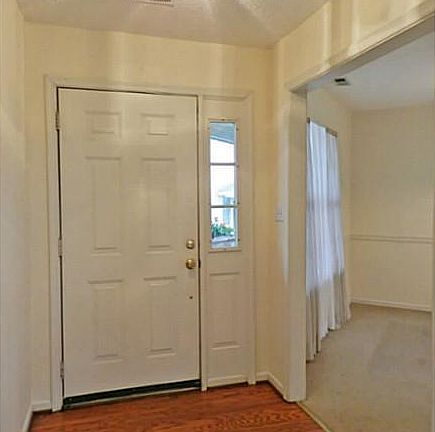 3rd image of 27 Creekpoint Cv