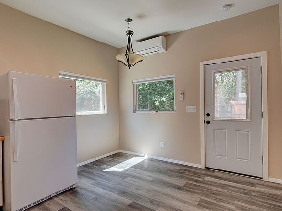 2nd image of 811 Patmore Rd