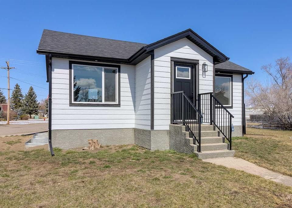 1st image of 656 SW Crescent Ave