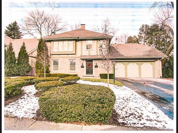 Front View & Driveway