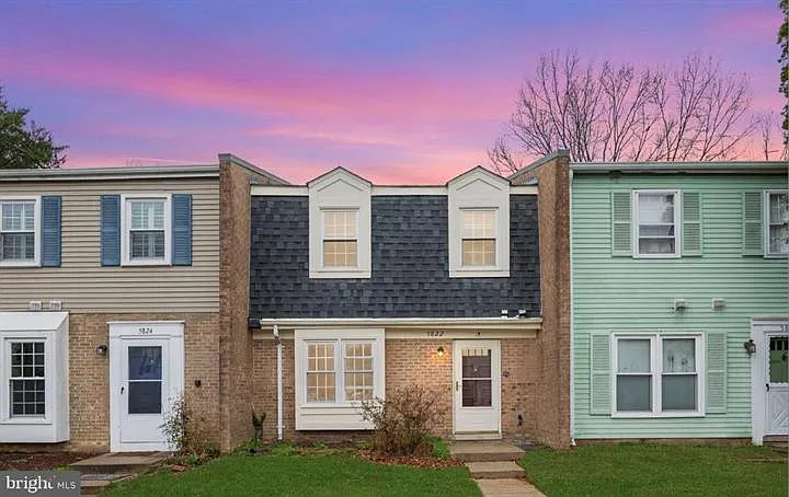 5822 Burke Manor Ct — Photo 1