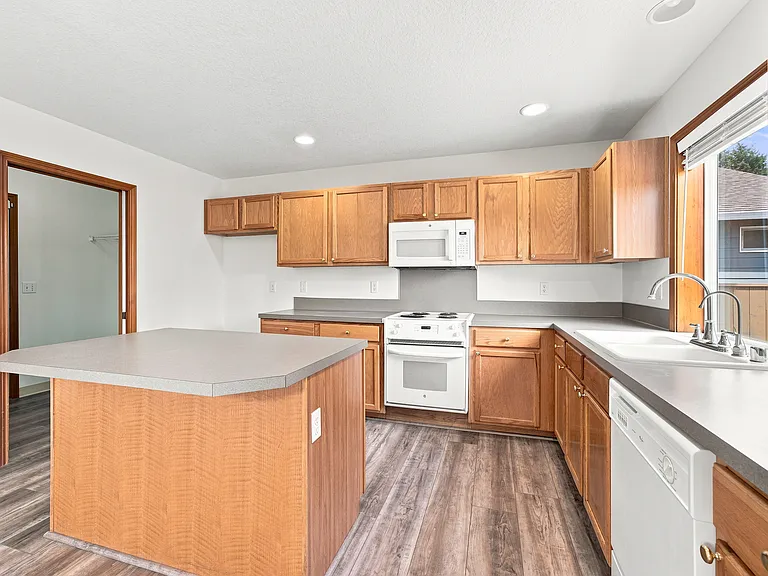 3203 NE 171st Ave — Photo 11