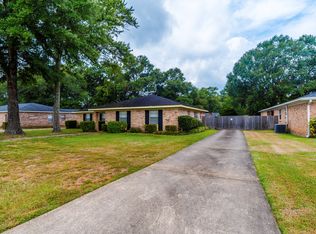 724 Oak Field Dr, Mobile, AL 36609