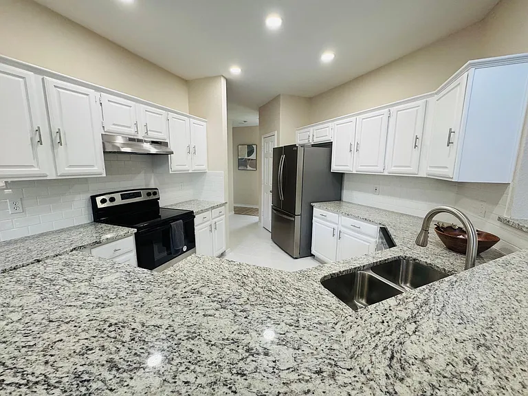 5615 Andalusia Trl — Photo 4