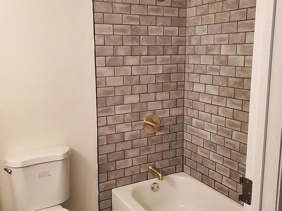 3rd image of 17 W Lamme St APT 403