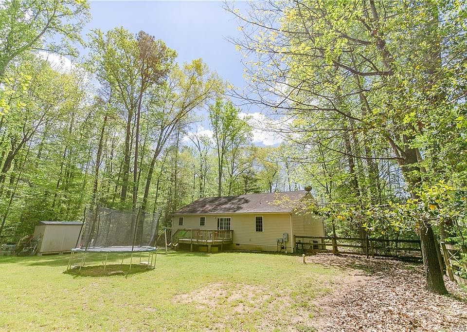 2nd image of 661 Lake Caroline Dr