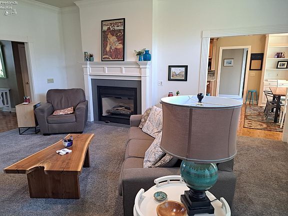 5th image of 263 Saint Paul Dr