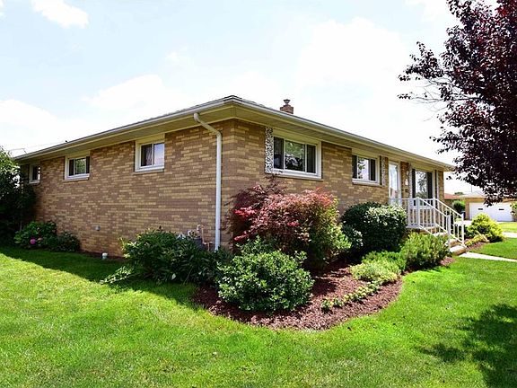 2nd image of 4825 Bentwood Dr