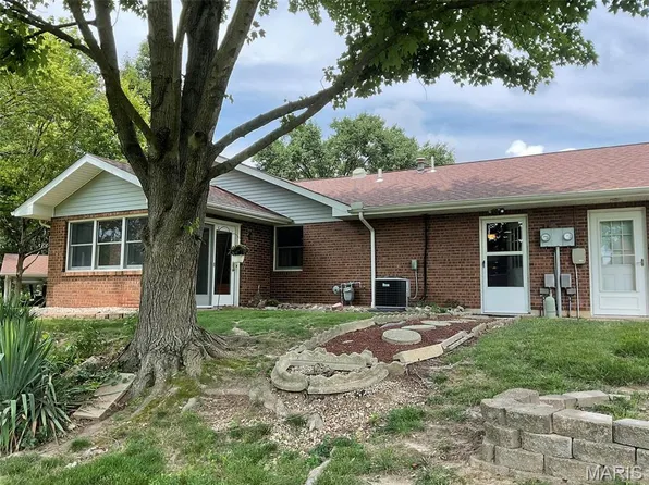 4 Latzer Ln, Highland, IL 62249