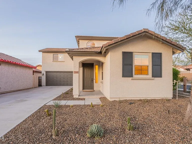 7364 W Palo Brea Ln — Photo 2