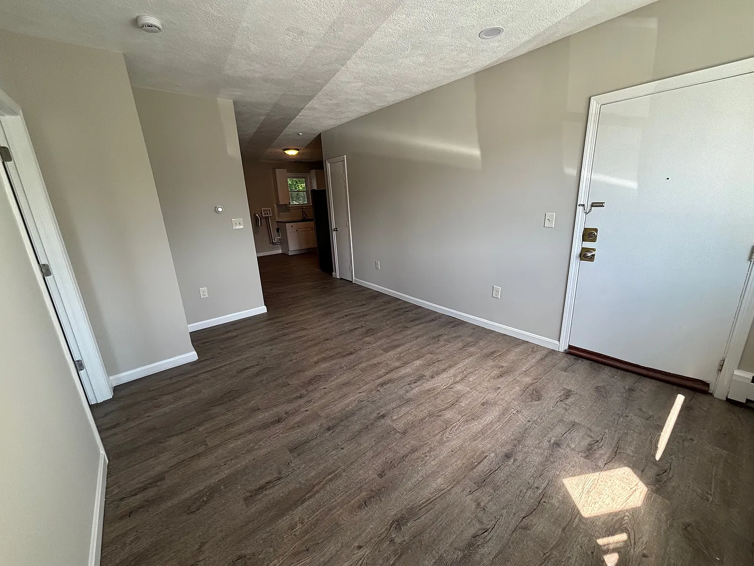 2 bed, 1200 sqft, $1,975 — Photo 4