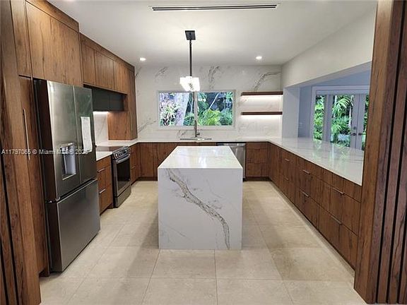 4th image of 935 Alfonso Ave #0