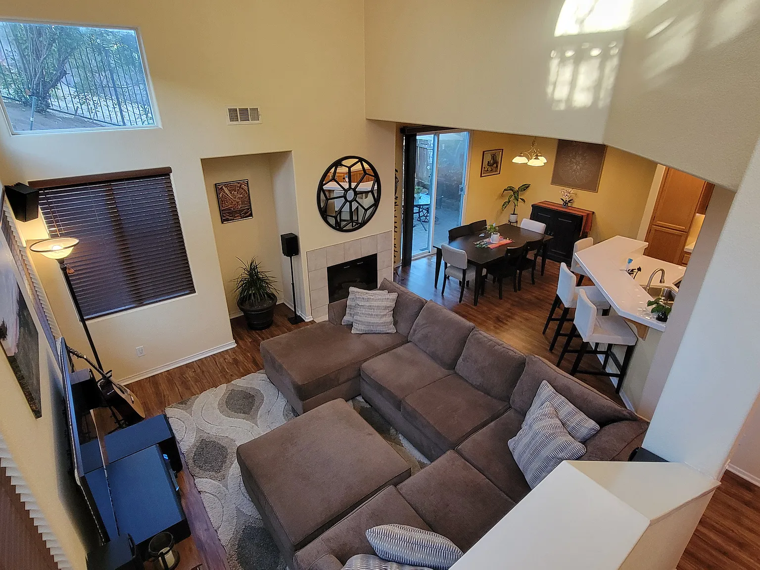 4 bed, 2.5 bath, 1597 sqft, $4,200 — Photo 4
