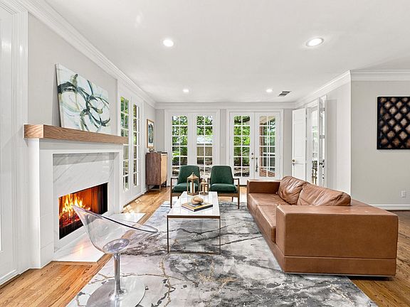 5th image of 5571 Beverlyhill St