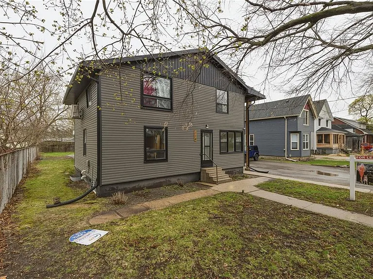 324 Vidal St S #1 — Photo 3