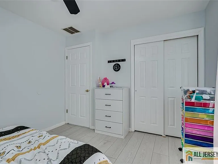 7 Stanford Dr — Photo 31