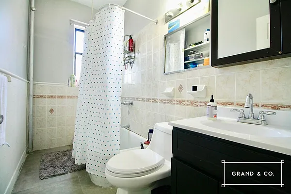 Rented by Grand & Co. | media 6