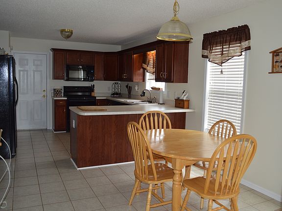 4th image of 3328 Victoria Ct