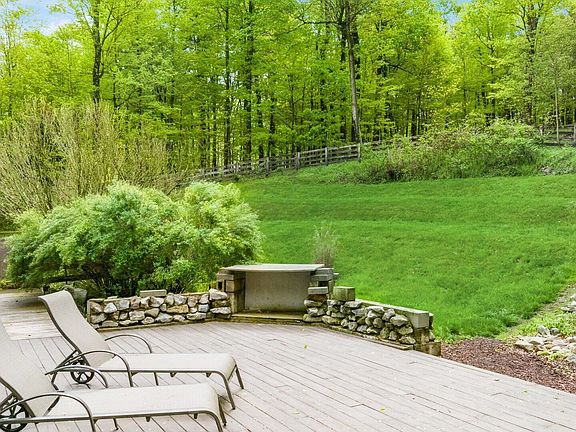4th image of 565 Welsh Ln