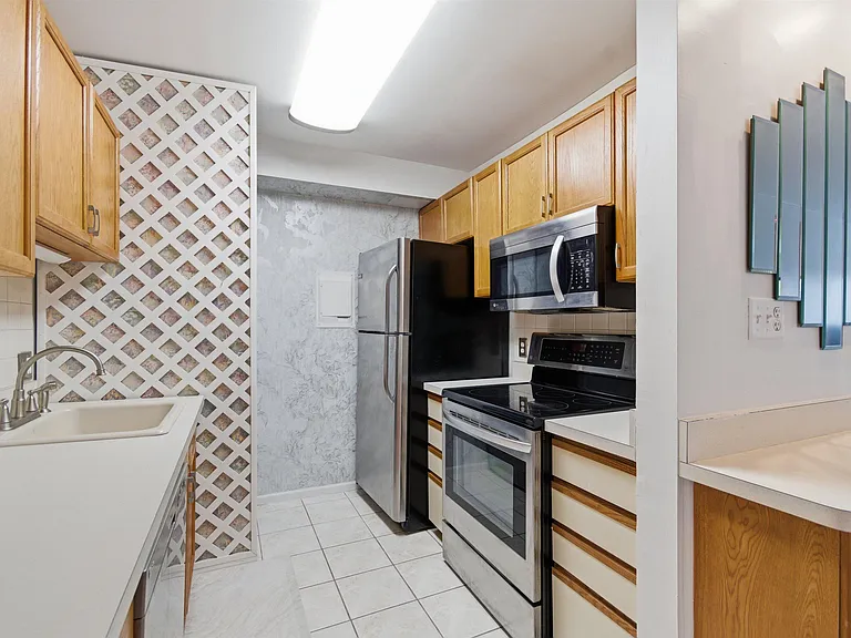 1235 S Maple Rd #201 — Photo 14