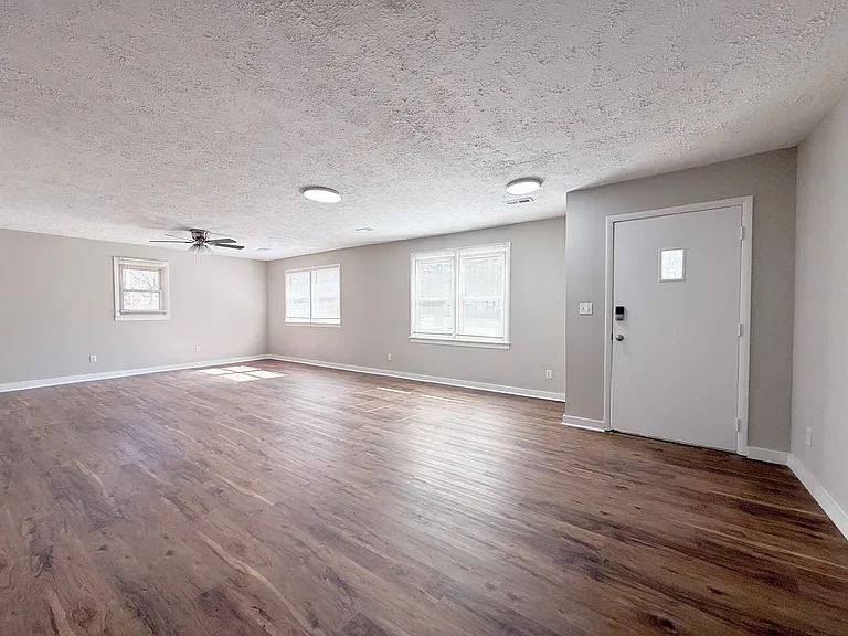 325 Petite Dr — Photo 6
