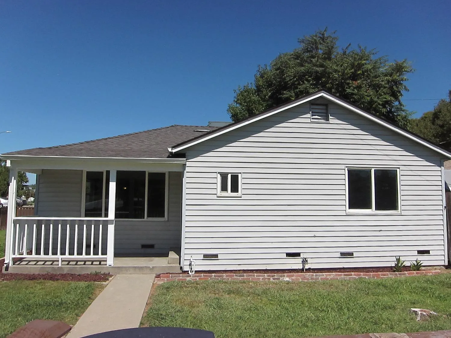 2028 Willow Ave photo 1