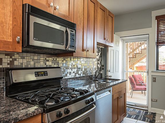 4th image of 3050 W Sunnyside Ave #1