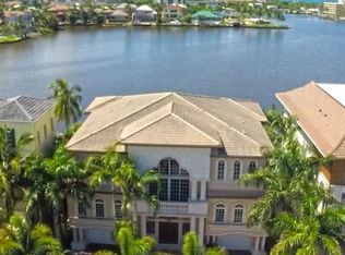 290 Lagoon Ave, Naples, FL 34108