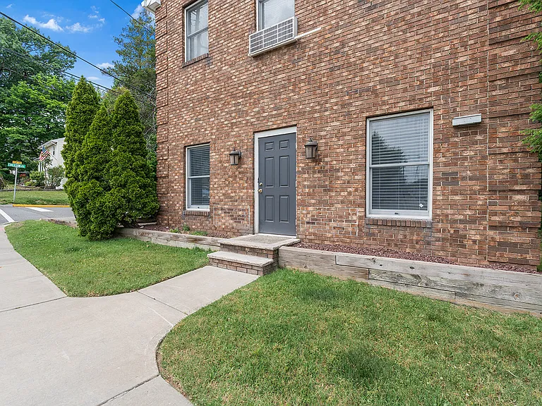 70 Linwood Ave #1S — Photo 13