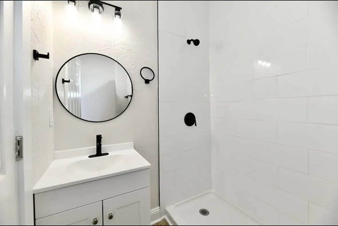 1145 N Belleview Pl — Photo 4