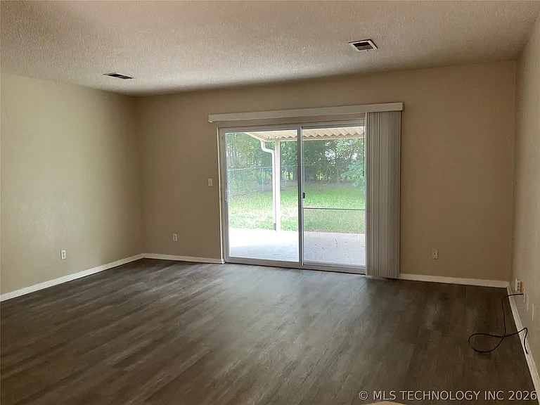 3228 S Lakewood Ave — Photo 3
