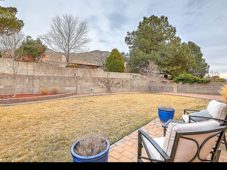 3900 Calle Castano NE — Photo 10