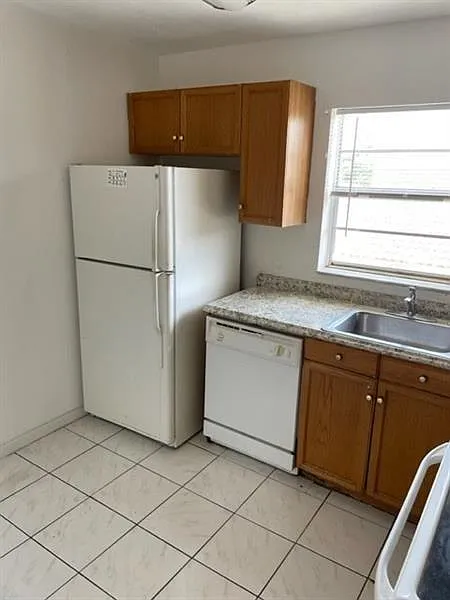 2 bed, 1.0 bath, 6531 sqft, $1,750 — Photo 3