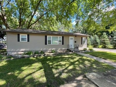1605 Erie Ave, Spirit Lake, IA, 51360