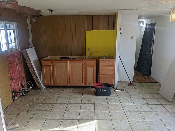 Kitchen connected to the liv