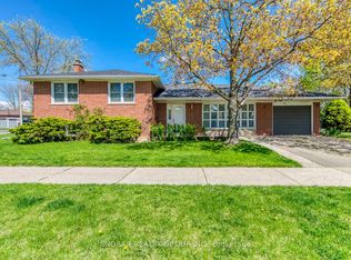 61 Brampton Rd, Toronto, ON M9R3J8