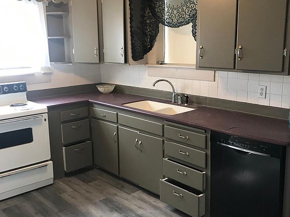 Kitchen with Butilt-In Dishwasher