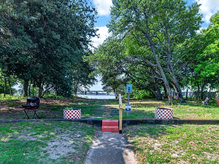 1001-1005 Little Bay Ave — Photo 12