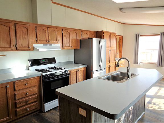 5th image of 63 Pineview Dr