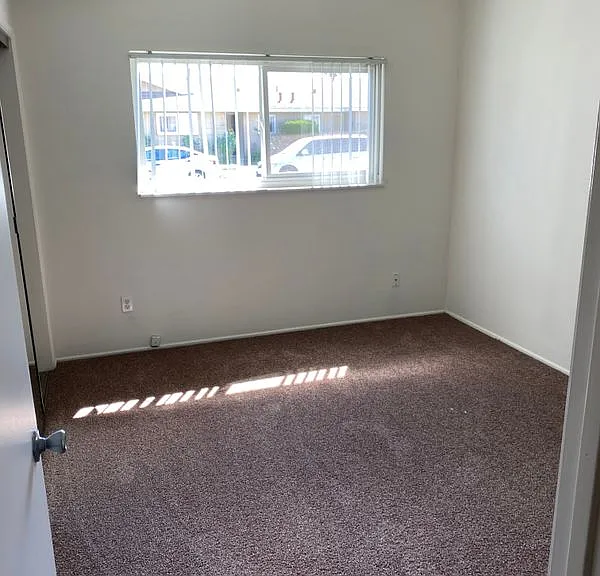 1825 W Maple Ave — Photo 13