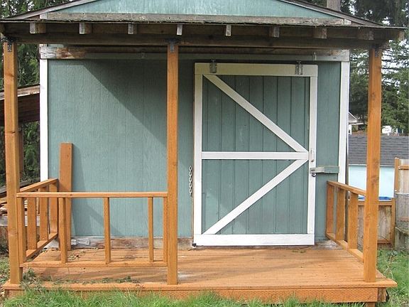 Additional storage shed rear corner of yard
